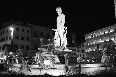 意大利佛罗伦萨的尼普顿喷泉图片下载