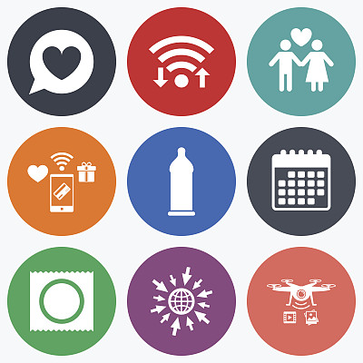 避孕套是安全性行为的象征。情侣夫妇的迹象。图片下载