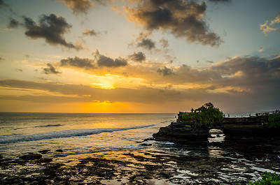 巴厘岛海岸的日落图片下载