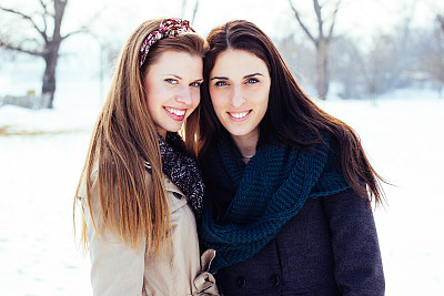 两个漂亮女人的肖像图片下载