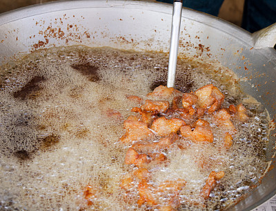 泰国用平底锅煎的猪肉;土图片下载