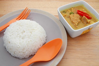 咖喱鸡配米饭图片下载