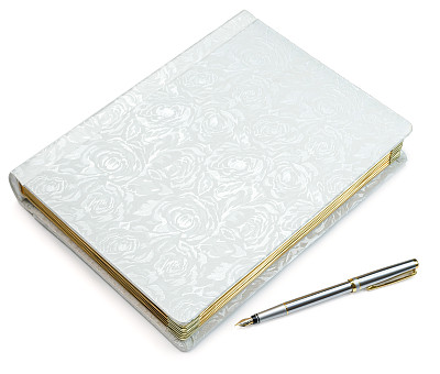 带有纹理封面和钢笔的封闭的白书图片下载