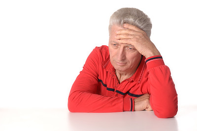 深思熟虑的高级人图片下载