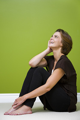 随意的女人图片下载