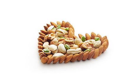 混合坚果心形图片下载