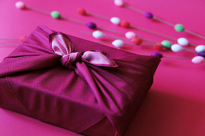 礼物图片素材ID：166776460