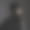 戴着帽子看向别处的大胡子男子的侧面视图。图片下载