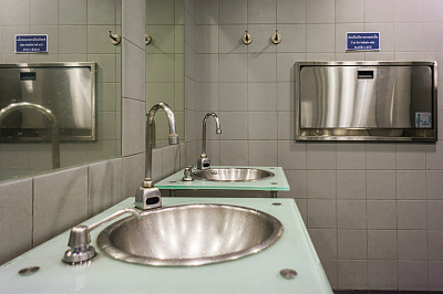 现代水龙头特写镜头图片下载