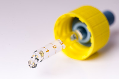 droppper上的白色背景。化工设备图片下载