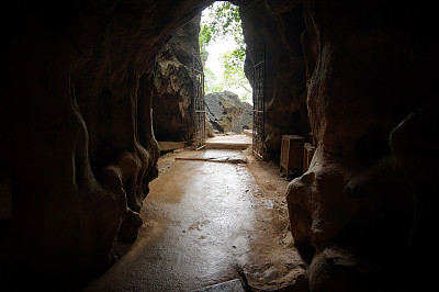 越南宁平的比奇东塔。洞穴的入口图片下载