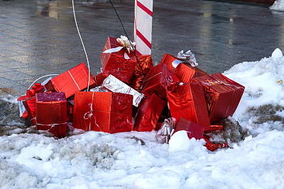 街道装饰为圣诞节，新年，情人节图片下载