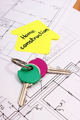 黄色的纸房子与文字家园建设和钥匙图片下载