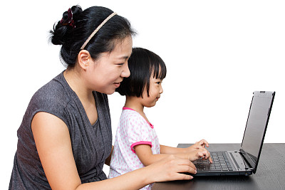 亚洲母女使用手提电脑图片下载