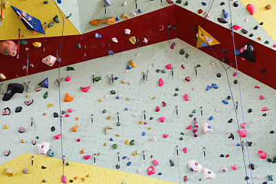 室内人造攀岩墙图片下载