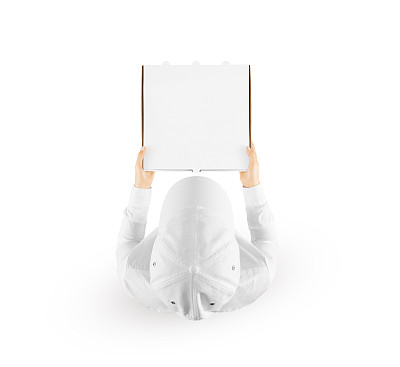 送货员手持空白披萨盒模型，俯视图图片下载