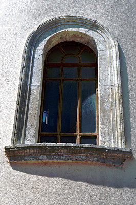 塔上的一扇窗户。图片下载