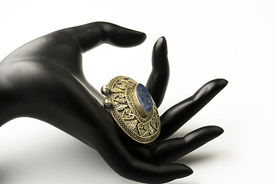 镶嵌着青金石的复古文字图片下载