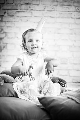 小公主和旧玩具图片下载