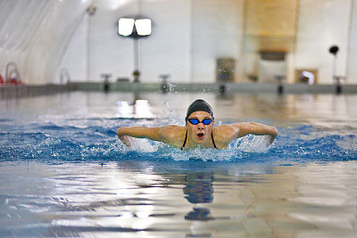 职业女游泳运动员图片下载