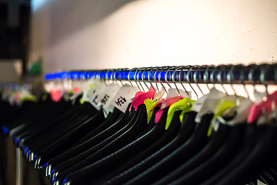 空荡荡的衣架图片下载