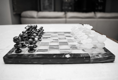 象棋游戏的黑白照片图片下载
