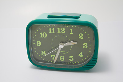 绿色的闹钟图片下载