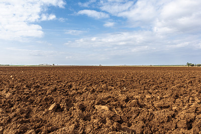 开垦的土地图片下载