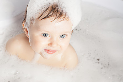 该给宝宝洗澡了图片下载