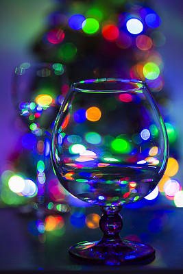 穿玻璃圣诞树图片下载