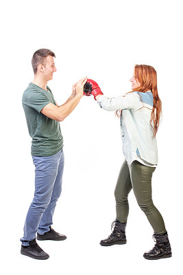 女人和男人打架图片下载