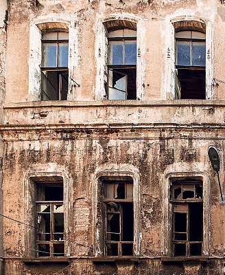 土耳其伊斯坦布尔历史遗址的废弃房屋图片下载