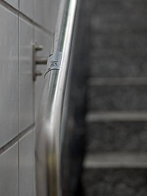 栏杆与轨道水平雕刻图片下载