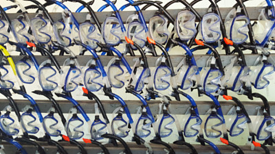 戴着水肺潜水面具，模糊不清图片下载