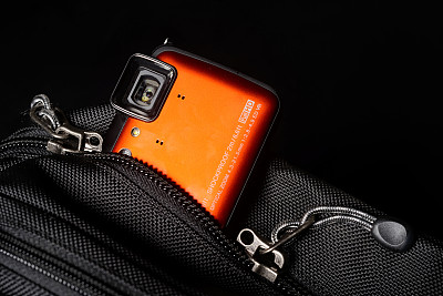 现代旅行配件与口袋数码相机图片下载