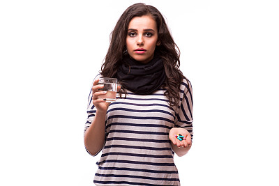 妇女们正在服用药物和维生素来寻求帮助图片下载