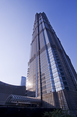 特写上海的办公大楼，金茂大厦图片下载