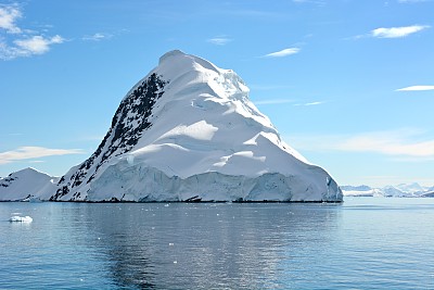 南极洲的雪山图片下载