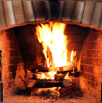 壁炉旁的篝火图片下载