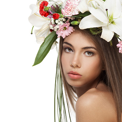 戴着花环的漂亮女人。空间的文本。图片下载