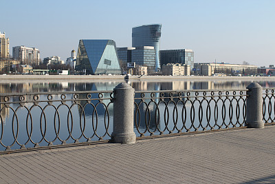 路堤铸铁围栏图片下载