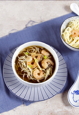 中国大虾汤。图片下载