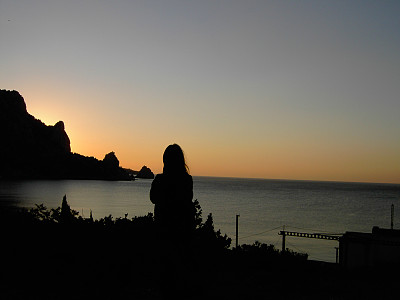 女人在日出前图片下载