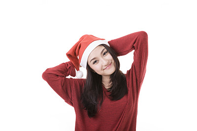 戴着圣诞老人帽的女人开心地微笑着素材图片