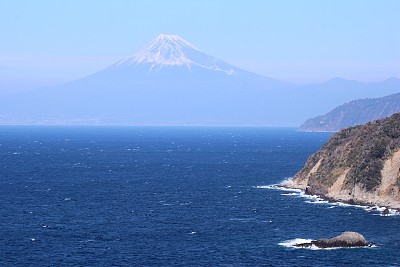 海景与顶天建筑图片下载