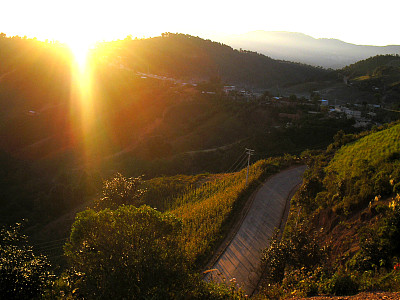 山里的村庄图片下载