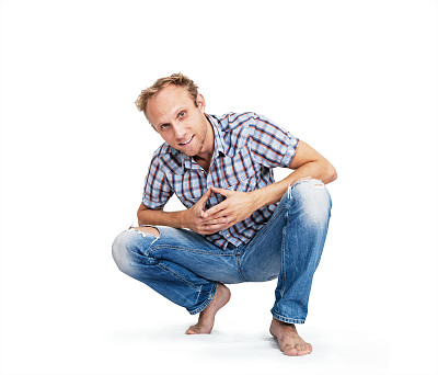 穿着随意的男人微笑着白色的背景图片下载