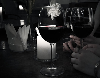 晚上酒图片下载