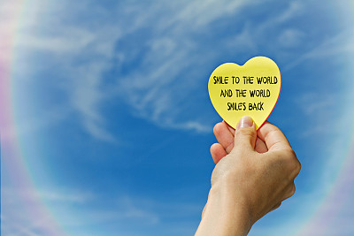 对世界微笑，世界也会对你微笑。图片下载