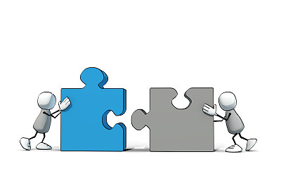 矮胖的男人，手里拿着灰色和蓝色的拼图图片下载